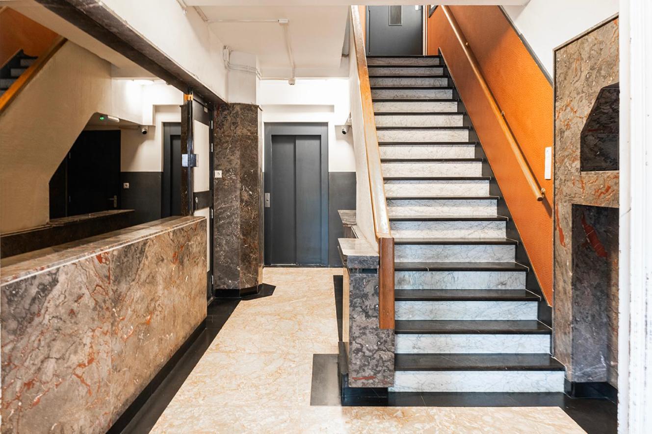 Modern Studio In Kitchen And Bathroom *