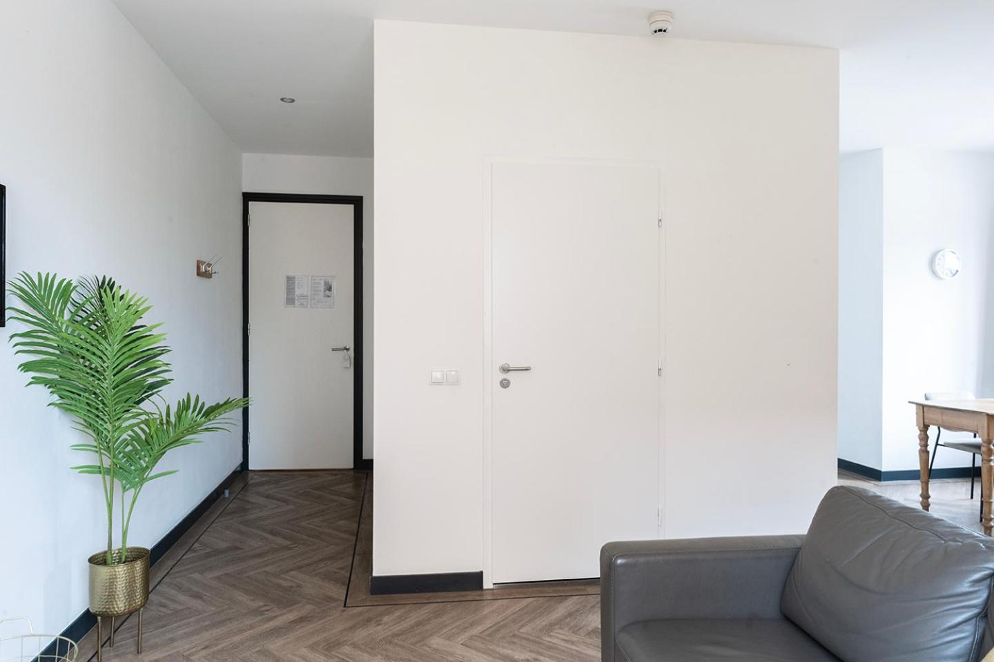 Modern Studio In Kitchen And Bathroom *
