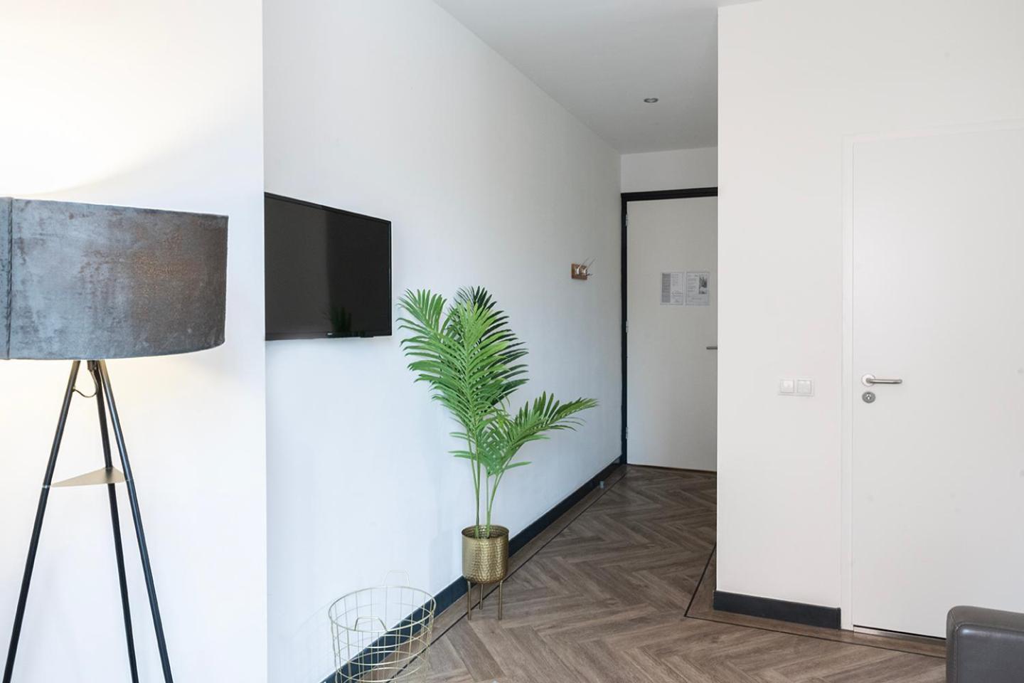 Modern Studio In Kitchen And Bathroom * Tilburg